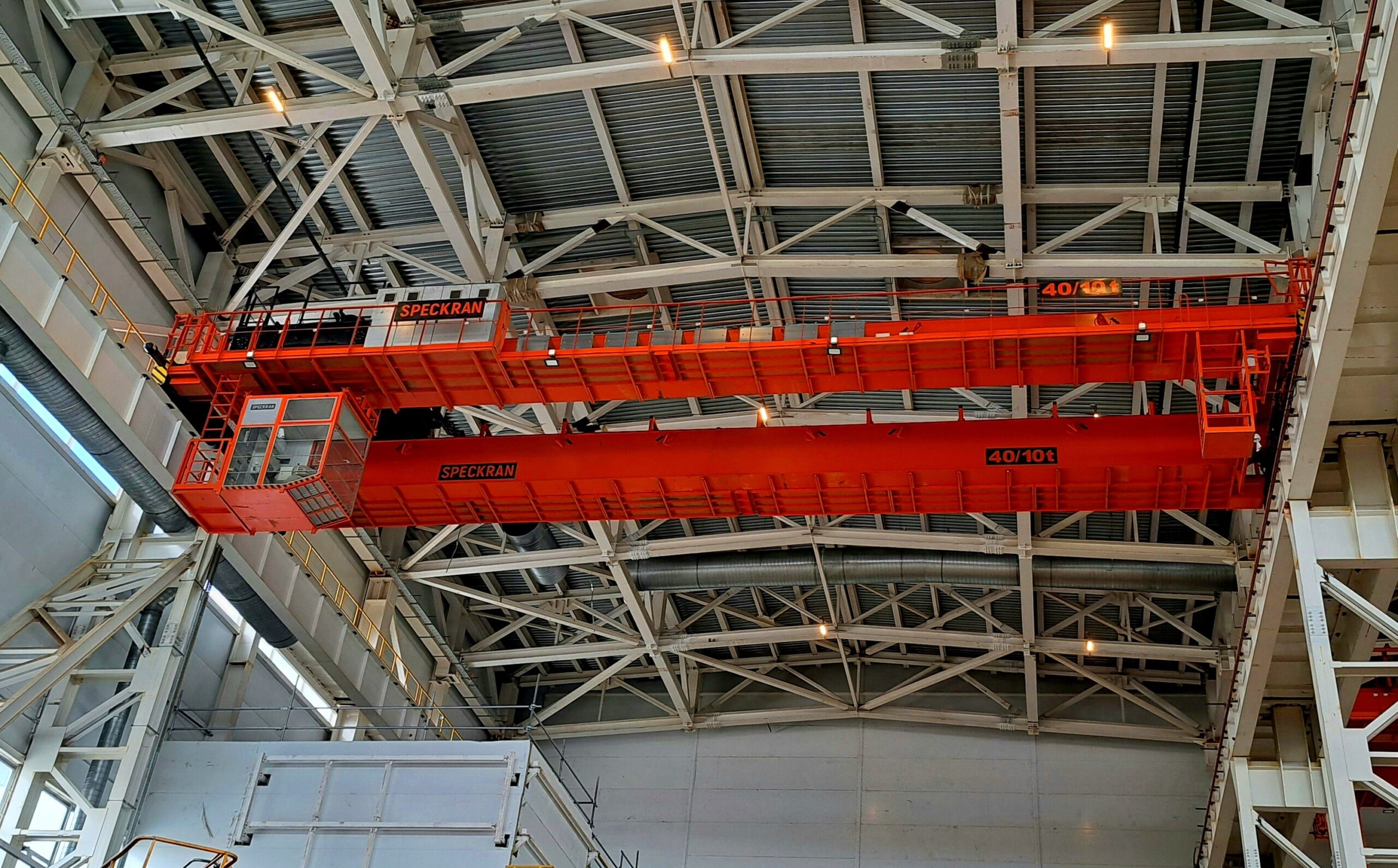 The next 2 cranes out of 15 have been put into operation at the Ozernoye field.